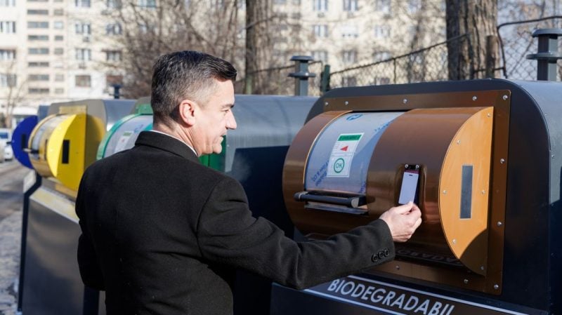 marele-oras-din-romania-in-care-locuitorii-vor-arunca-gunoiul-cu-un-card-special-sau-telefon.-ce-sunt-insulele-ecologice