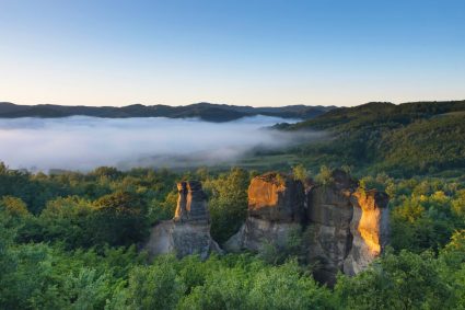unde-se-afla-localitatea-din-romania-cu-cel-mai-scurt-nume.-este-un-loc-marcat-de-unul-dintre-cele-mai-tragice-episoade-din-istoria-recenta-a-tarii