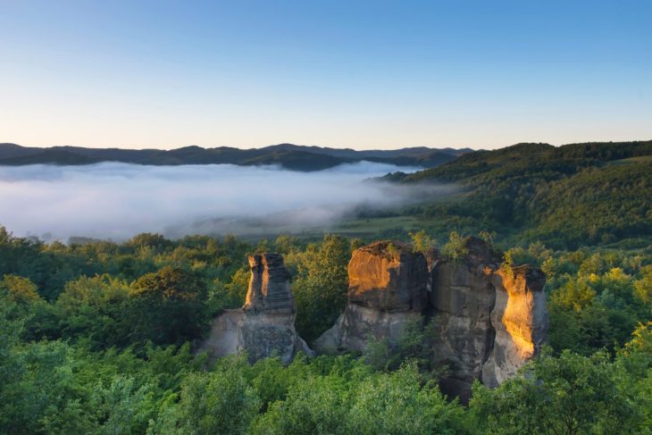 unde-se-afla-localitatea-din-romania-cu-cel-mai-scurt-nume.-este-un-loc-marcat-de-unul-dintre-cele-mai-tragice-episoade-din-istoria-recenta-a-tarii