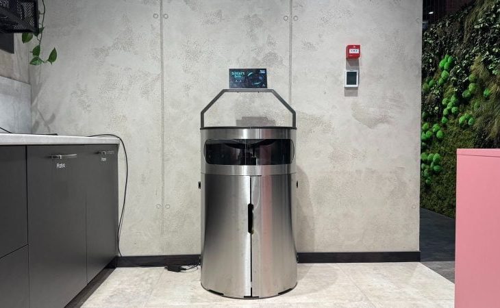 patru-cosuri-intr-unul-singur:-cosul-de-gunoi-cu-ai-care-sorteaza-automat-deseurile