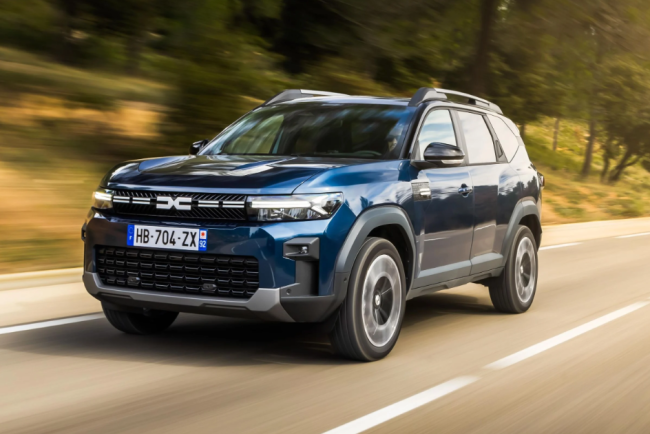dacia-lucreaza-la-o-noua-masina-mica,-cu-motor-pe-benzina-si-hibrid