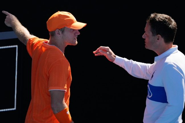 ce-ziceti-de-sua,-idiotilor?.-jucatorul-a-cedat-nervos-la-australian-open-din-cauza-fanilor