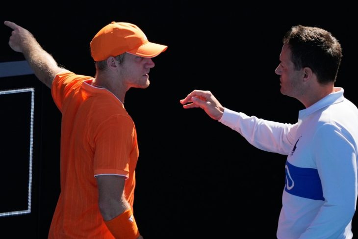 ce-ziceti-de-sua,-idiotilor?.-jucatorul-a-cedat-nervos-la-australian-open-din-cauza-fanilor