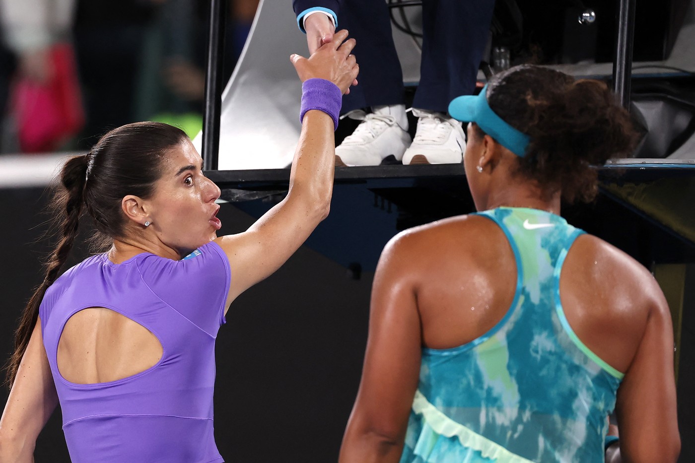 situatia-escaladeaza-dupa-gestul-soranei-cirstea-fata-de-naomi-osaka!-un-activist-din-sua-invoca-rasismul