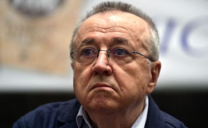 ion-cristoiu,-transportat-de-urgenta-la-spital.-a-alunecat-pe-gheata-si-a-suferit-o-fractura