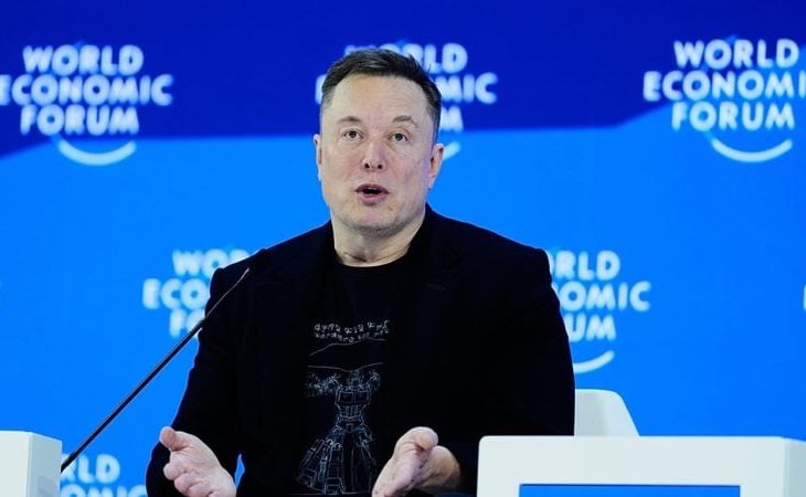 elon-musk-si-tinerete-fara-batranete:-debut-la-davos-si-predictia-unei-lumi-cu-mai-multi-roboti-decat-oameni