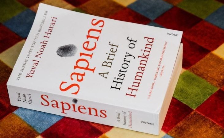 profetia-autorului-cartii-sapiens,-despre-ai:-inteligenta-artificiala-poate-declansa-doua-crize-majore-in-fiecare-stat