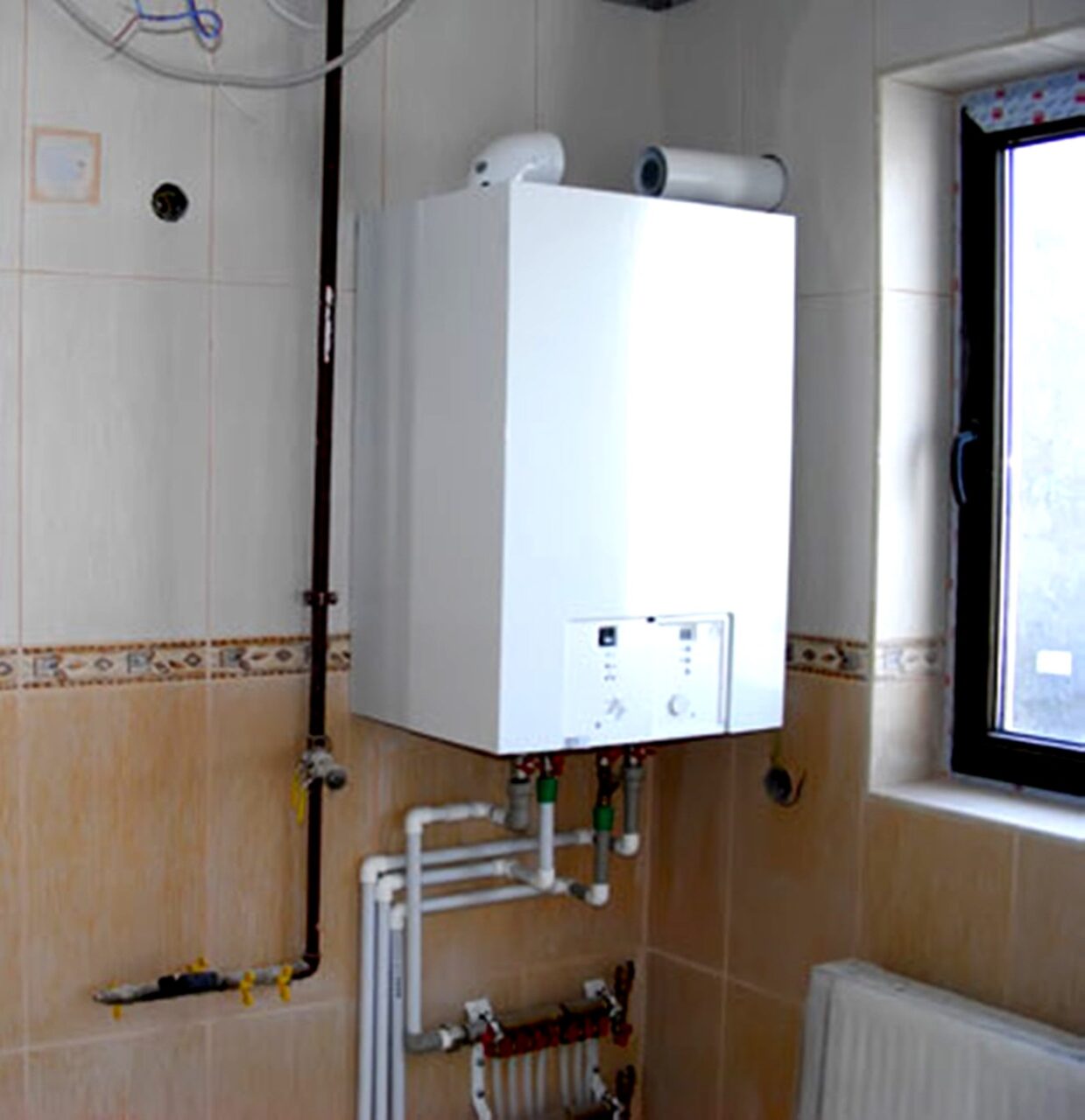 cat-de-fiabile-sunt-centralele-electrice-pentru-incalzirea-locuintelor-si-producerea-apei-calde.-detalii-despre-varianta-de-12-kw
