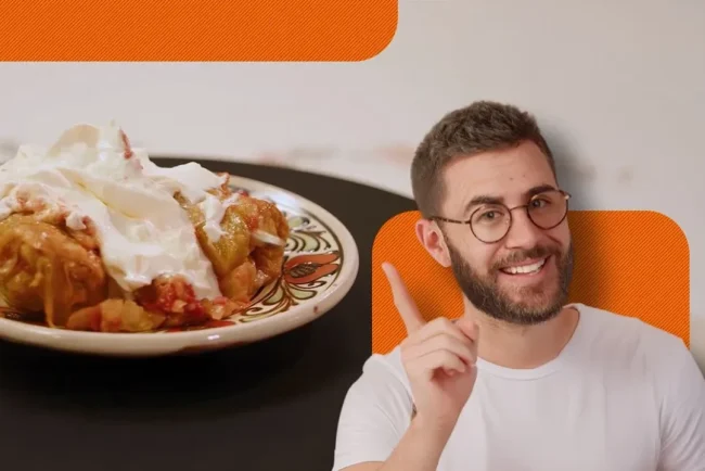 un-vlogger-de-origine-romana-le-prezinta-francezilor-mancarea-romaneasca.-ce-spune-cyprien-despre-mici,-sarmalele-si-branza-cu-smantana-si-mamaliga
