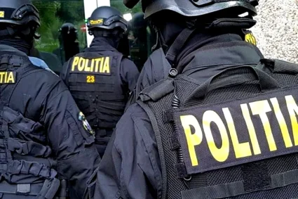 descindere-ca-in-filme-intr-un-apartament-din-capitala.-mascatii-au-intrat-peste-un-barbat-care-isi-rapise-concubina-si-copilul