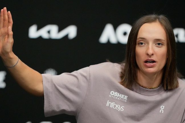 cum-a-reactionat-iga-swiatek-cand-a-aflat-ca-naomi-osaka-s-a-retras-dupa-controversa-cu-sorana-cirstea