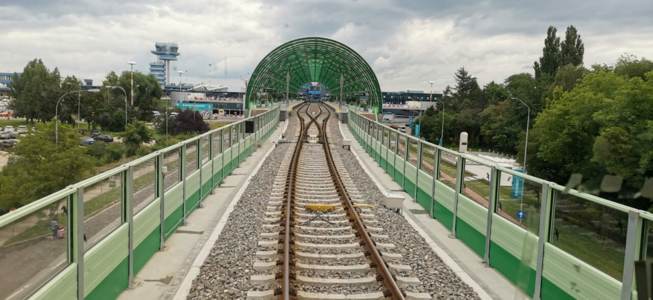 cati-pasageri-folosesc-linia-de-tren-dintre-gara-de-nord-si-aeroportul-otopeni,-o-investitie-de-120-de-milioane-de-euro