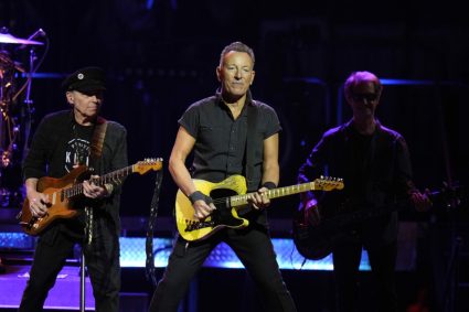 bruce-springsteen-a-lansat-o-melodie-de-protest-ca-omagiu-pentru-victimele-ice