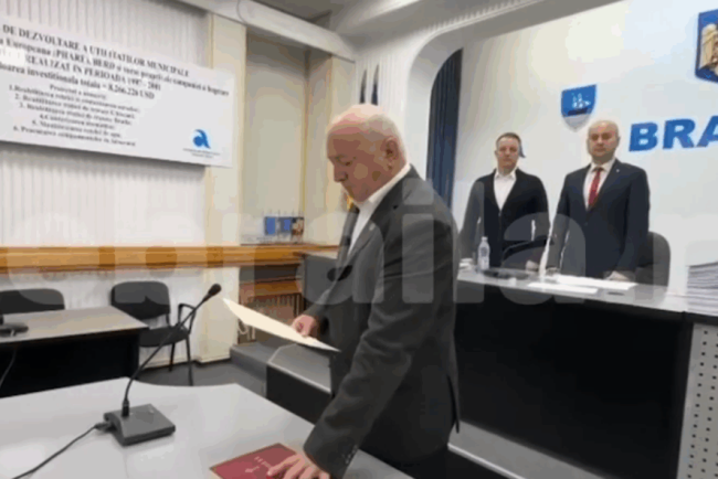 moment-comic-in-sedinta-consiliului-local-al-municipiului-braila,-oferit-de-un-consilier-care-depunea-juramantul:-la,-la,-la