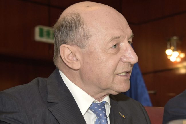 traian-basescu-a-explodat-de-nervi-cand-a-auzit-ce-a-patit-ana-barbosu:-americii-nu-i-au-ajuns-toate-medaliile!