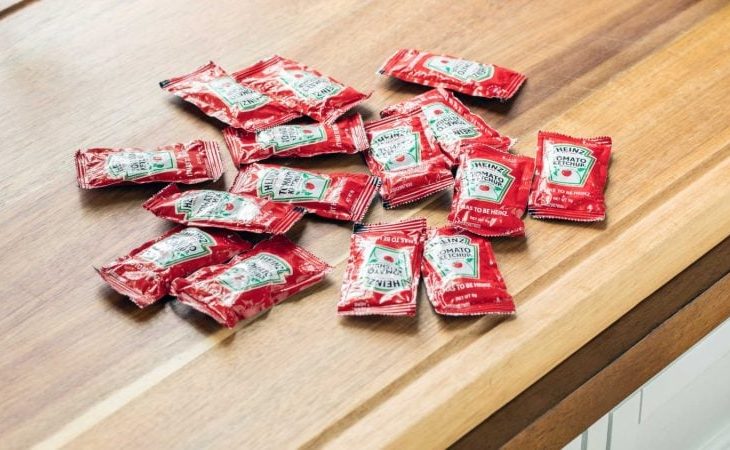 pliculetele-de-ketchup-si-maioneza-in-restaurante.-ce-prevad-noile-reguli-ue-privind-ambalajele