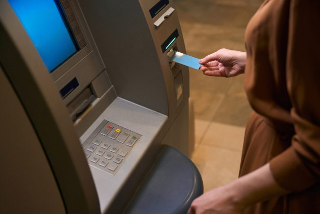 vulnerabilitatile-tranzactiilor-contactless.-cum-poti-fi-„buzunarit”-cand-platesti-cu-telefonul