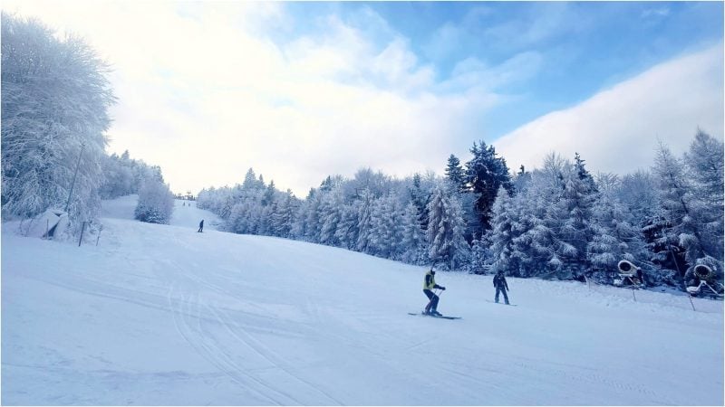 ninge-zile-la-rand-la-munte.-prognoza-meteo-pentru-urmatoarea-perioada,-copiii-vor-avea-o-vacanta-de-schi-de-vis