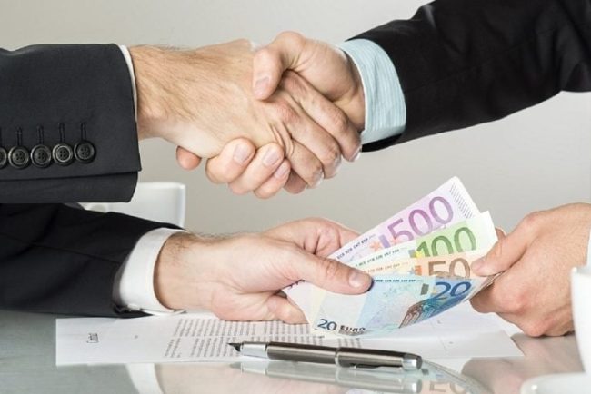 tabel-cu-cele-mai-mici-dobanzi-la-banci-in-2026-unde-poti-face-un-credit-avantajos:-calcul-pentru-un-imprumut-de-10.000-de-euro