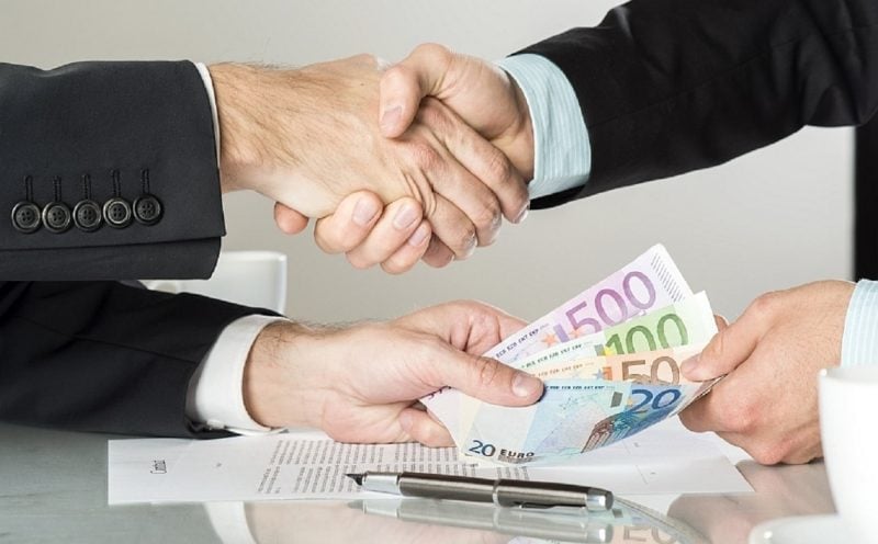 tabel-cu-cele-mai-mici-dobanzi-la-banci-in-2026-unde-poti-face-un-credit-avantajos:-calcul-pentru-un-imprumut-de-10.000-de-euro