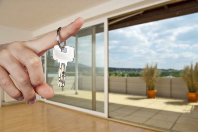 motivul-pentru-care-ar-trebui-sa-ti-agati-cheile-vechi-pe-balcon.-din-ce-in-ce-mai-multi-europeni-apeleaza-la-acest-truc