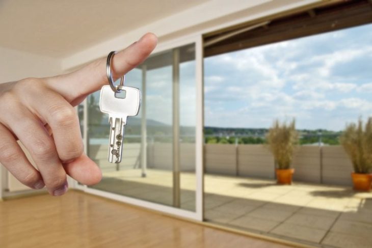 motivul-pentru-care-ar-trebui-sa-ti-agati-cheile-vechi-pe-balcon.-din-ce-in-ce-mai-multi-europeni-apeleaza-la-acest-truc