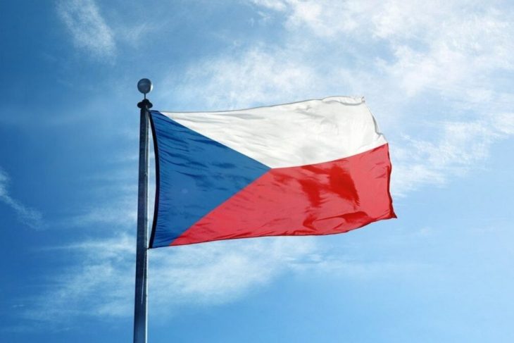 cehia:-zeci-de-mii-de-oameni-manifesteaza-in-sprijinul-presedintelui-petr-pavel