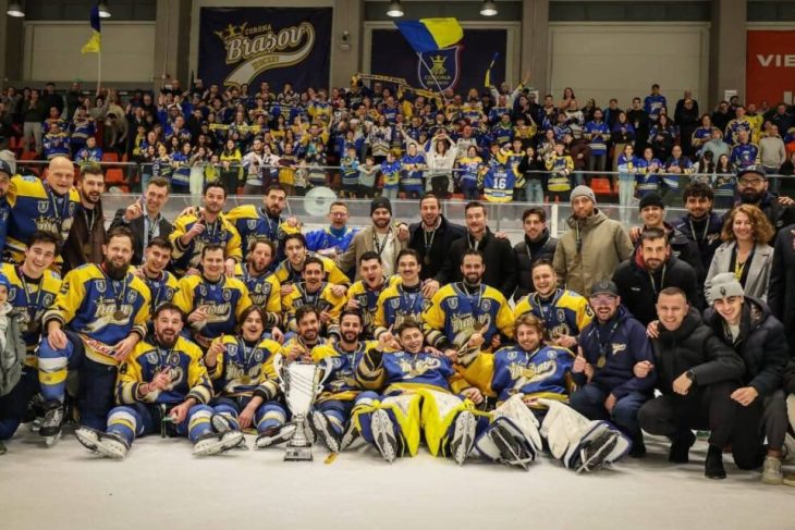 corona-brasov-a-castigat-pentru-a-cincea-oara-cupa-romaniei-la-hochei-pe-gheata,-3-0-cu-steaua!-radim-valchar,-mvp-ul-final-four-ului-de-la-brasov