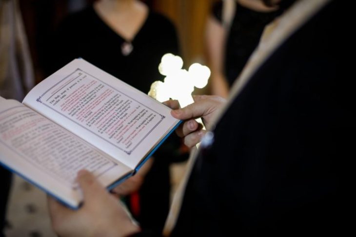 intampinarea-domnului-2026,-una-dintre-cele-mai-importante-sarbatori-la-40-de-zile-de-la-nasterea-lui-hristos.-traditia-aducerii-copiilor-la-biserica