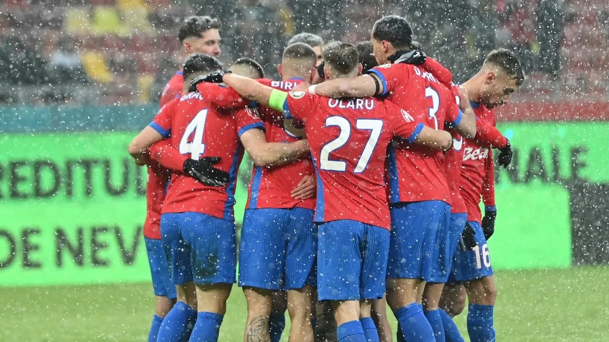 gigi-becali-a-reactionat-la-pauza-meciului-fcsb-–-csikszereda:-l-a-dat-afara-din-echipa-pe-atacantul-de-10000000-de-euro.-doar-nu-sunt-idiot