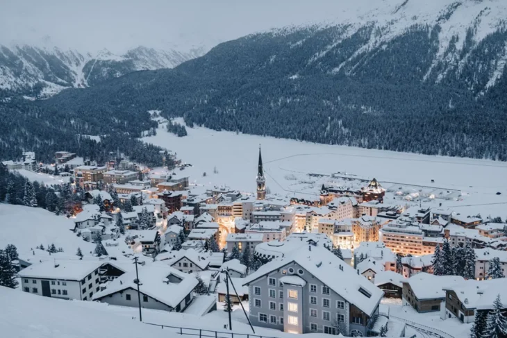 romanca-socata-de-preturile-din-stmoritz.-cat-a-dat-pe-o-felie-de-pizza