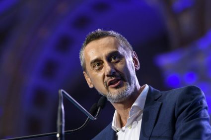 controverse-la-slatina.-primarul-mario-de-mezzo-e-acuzat-ca-a-mintit-cu-privire-la-preluarea-cimitirului-strehareti-pentru-a-acoperi-cresterea-taxelor