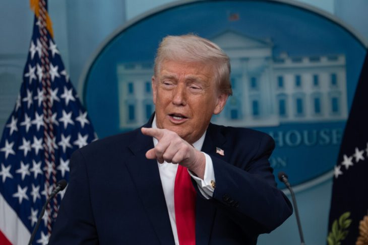 trump-avertizeaza-liderul-suprem-iranian:-ar-trebui-sa-fie-foarte-ingrijorat.-negocierile-continua-vineri