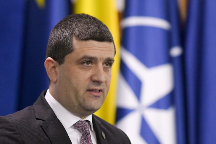 ministrul-apararii-spune-ca-un-bloc-din-craiova-blocheaza-un-radar-militar.-cazul-ar-putea-ajunge-in-instanta