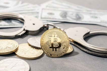 bitcoin-a-scazut-sub-pragul-de-70.000-de-dolari-pentru-prima-data-din-2024