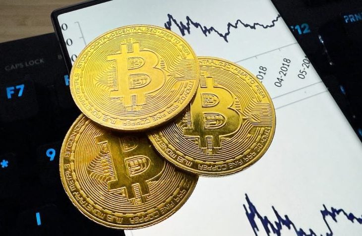 bitcoin-se-prabuseste-la-cel-mai-mic-nivel-din-ultimele-15-luni,-dupa-o-noua-scadere-de-11%