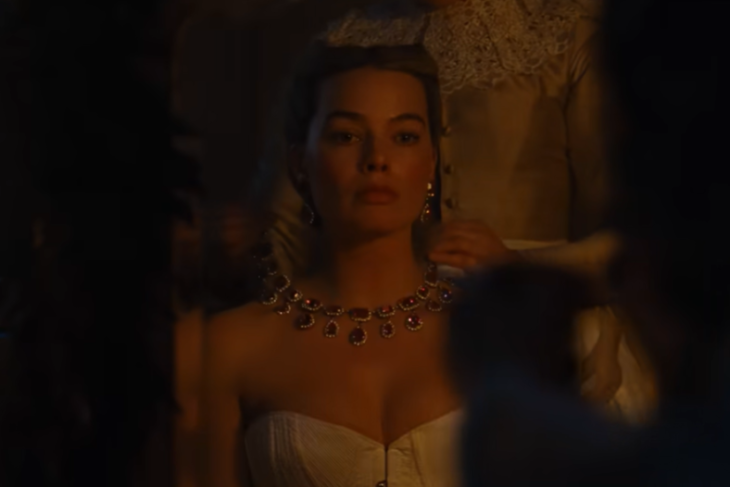 colierul-cu-diamant-champagne-de-peste-3-milioane-de-lire-al-lui-margot-robbie:-bijuteriile-care-leaga-cinema-ul-de-luxul-covorului-rosu