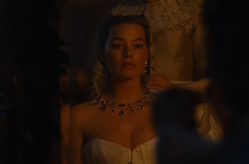 colierul-cu-diamant-champagne-de-peste-3-milioane-de-lire-al-lui-margot-robbie:-bijuteriile-care-leaga-cinema-ul-de-luxul-covorului-rosu