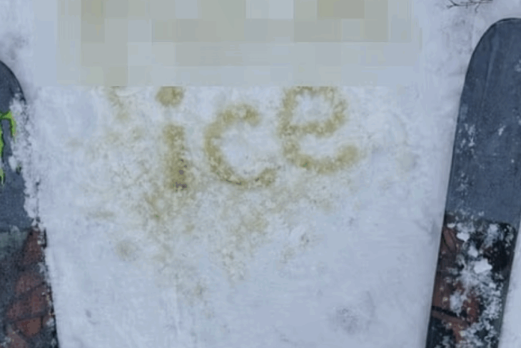 scandal-la-olimpiada.-un-schior-britanic-a-scris-cu-urina-in-zapada:-f***-ice