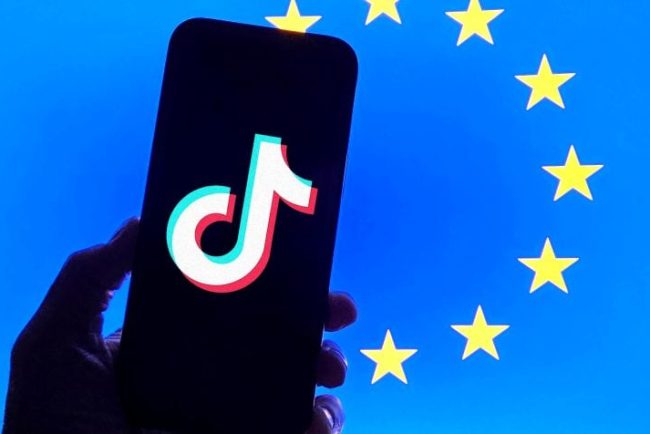 tiktok-ar-folosi-metode-care-imping-spre-dependenta-si-consum-compulsiv.-ue-cere-schimbari-de-design-si-ameninta-cu-amenzi-uriase