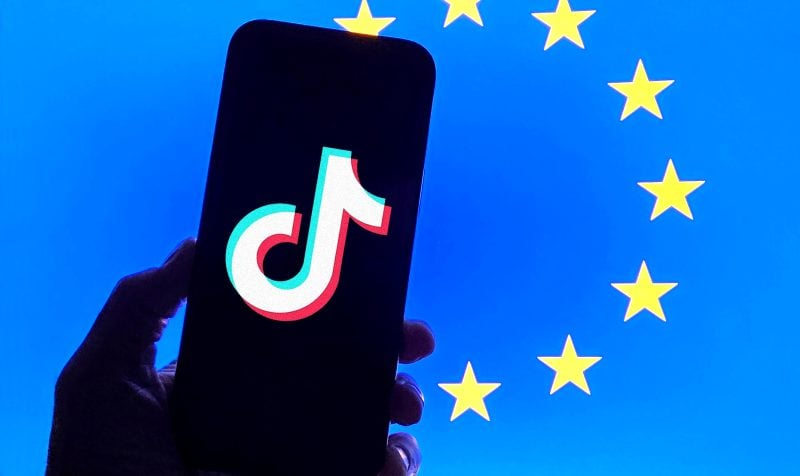tiktok-ar-folosi-metode-care-imping-spre-dependenta-si-consum-compulsiv.-ue-cere-schimbari-de-design-si-ameninta-cu-amenzi-uriase