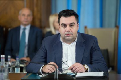 fostul-ministru-al-transporturilor-razvan-cuc-a-fost-plasat-in-arest-la-domiciliu.-este-acuzat-ca-ar-fi-intermediat-o-mita-de-peste-1-milion-de-lei