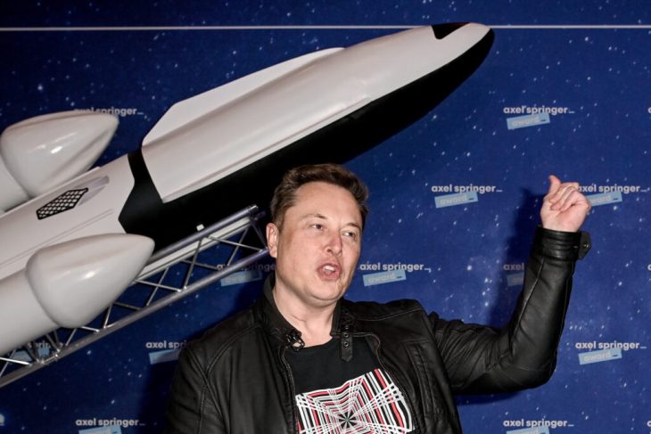 elon-musk-vrea-sa-construiasca-un-oras-pe-luna:-poate-fi-realizat-in-mai-putin-de-10-ani