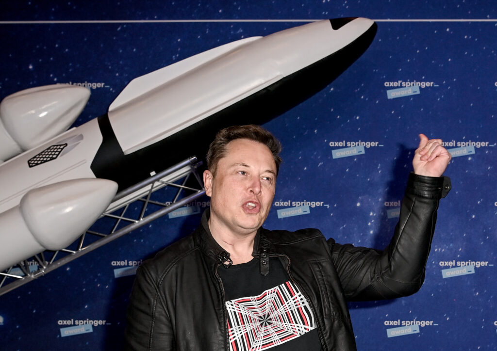 elon-musk-vrea-sa-construiasca-un-oras-pe-luna:-poate-fi-realizat-in-mai-putin-de-10-ani