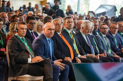grindeanu,-discurs-dur-de-langa-premierul-bolojan:-„nimeni-nu-se-va-atinge-de-fondurile-destinate-comunelor.-presedintii-pnl-si-psd,-fata-in-fata-la-adunarea-generala-a-asociatia-comunelor-din-romania
