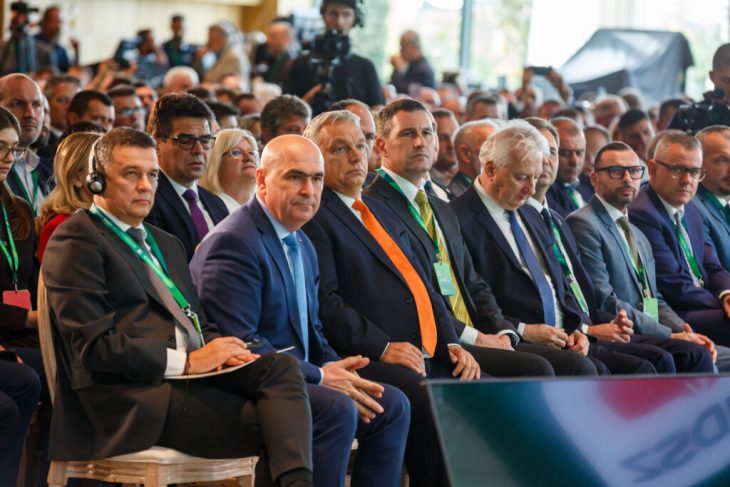 grindeanu,-discurs-dur-de-langa-premierul-bolojan:-„nimeni-nu-se-va-atinge-de-fondurile-destinate-comunelor.-presedintii-pnl-si-psd,-fata-in-fata-la-adunarea-generala-a-asociatia-comunelor-din-romania