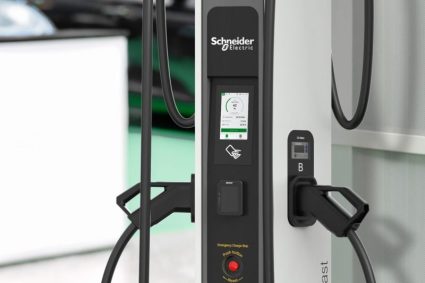 schneider-electric-lanseaza-starcharge-fast-720:-statie-de-incarcare-ultra-rapida-pentru-masinile-electrice