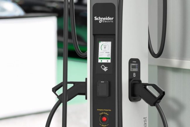 schneider-electric-lanseaza-starcharge-fast-720:-statie-de-incarcare-ultra-rapida-pentru-masinile-electrice
