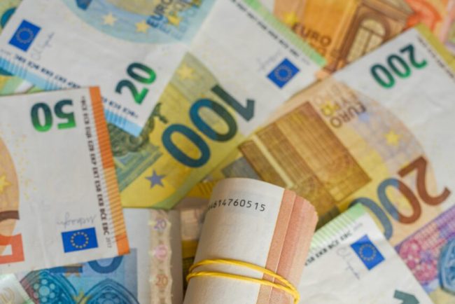 motivul-pentru-care-o-companie-ofera-tututor-angajatilor-sai-prime-de-aproape-15000-de-euro.-este-corect-sa-le-impartasim-cu-totii