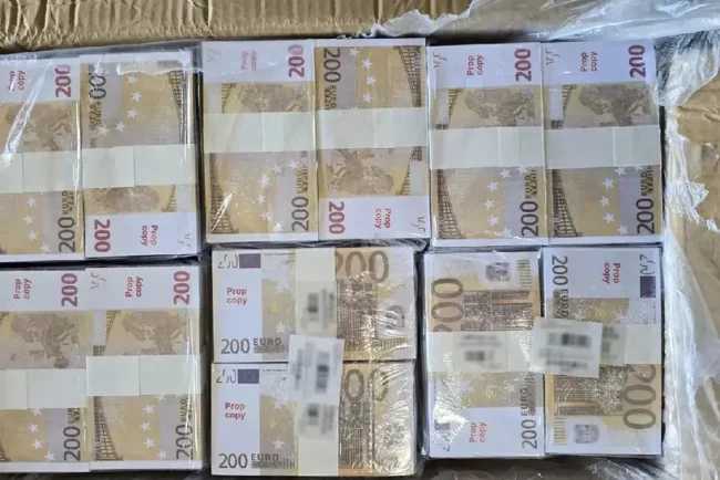 politistii-din-romania-au-confiscat-baxuri-din-china-cu-1,2-miliarde-de-euro-falsi.-la-operatiune-au-participat,-in-total,-autoritatile-din-18-tari
